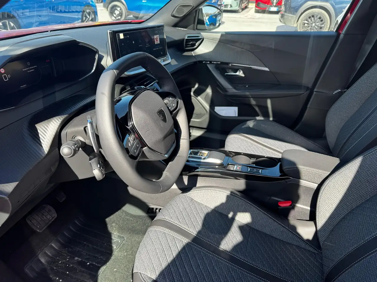 Peugeot 2008 Hybrid 145cv e-DCS6 Allure auto 13