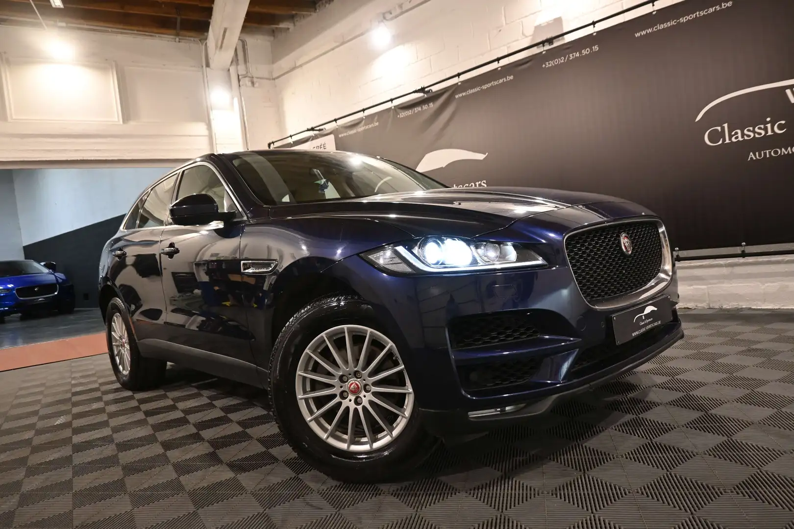 Jaguar F-Pace 2.0 T AWD Prestige / 1st Owner / Full Service JAG Bleu - 2