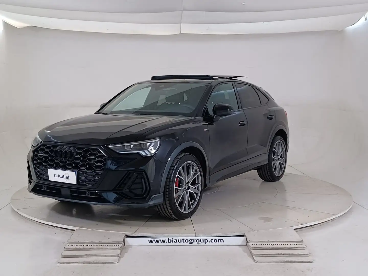 Audi Q3 2019 Sportback Diesel Sportback 40 2.0 tdi Identi Fekete - 1