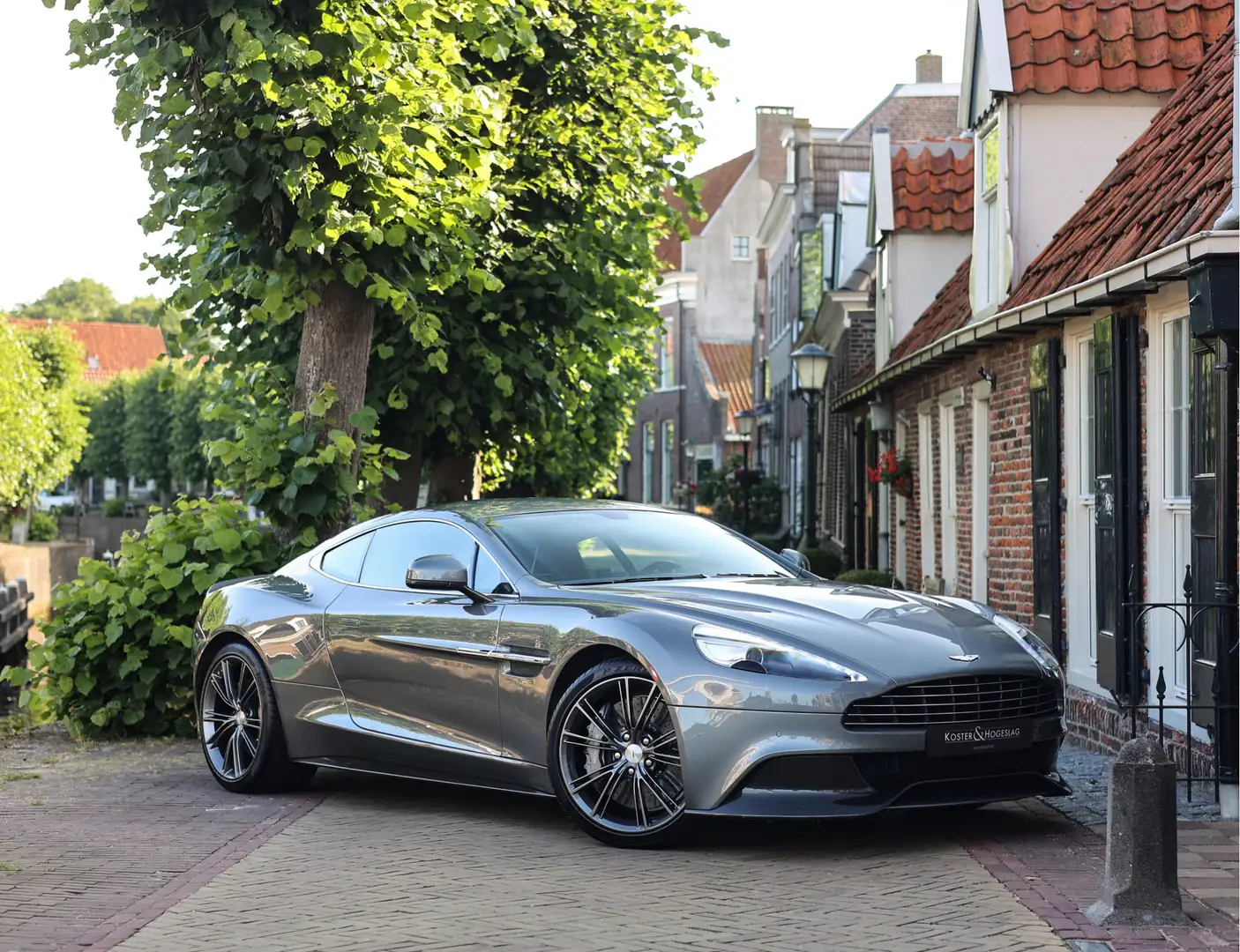Aston Martin Vanquish 6.0 V12 Touchtronic 2+2 | Carbon - Camera - Histor Ezüst - 1