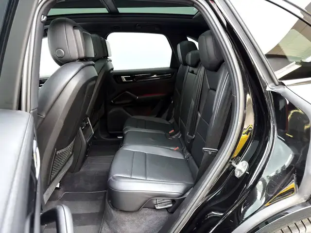 Porsche Cayenne view 14