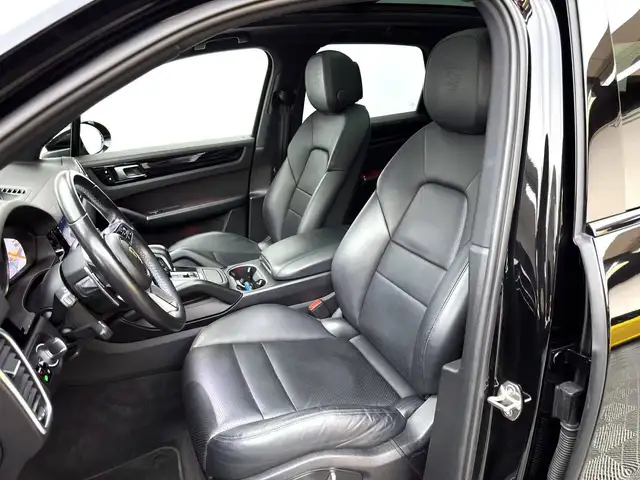 Porsche Cayenne view 10