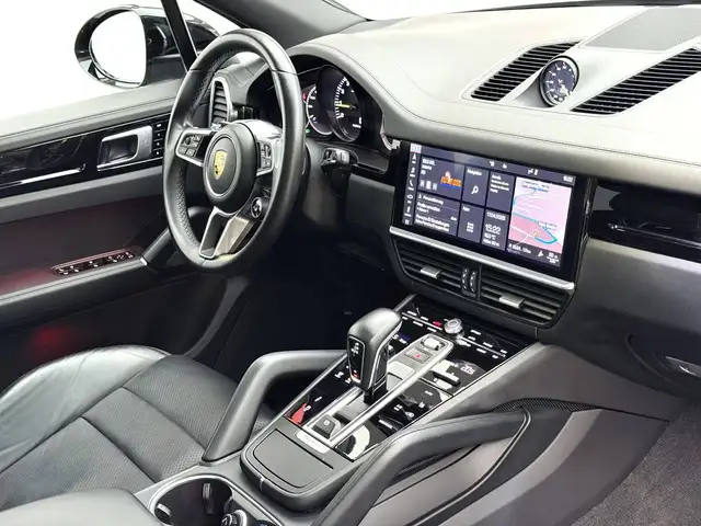 Porsche Cayenne view 9