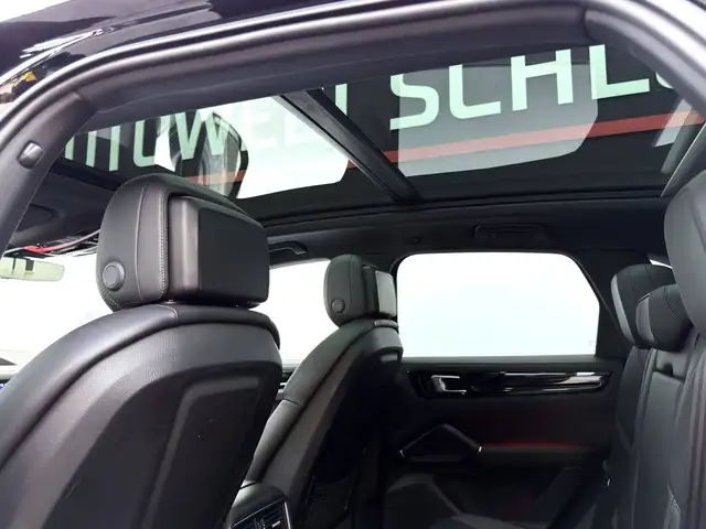Porsche Cayenne view 13