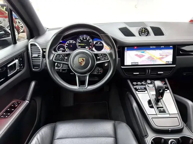 Porsche Cayenne view 8