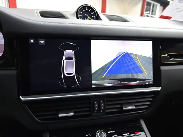 Porsche Cayenne view 11