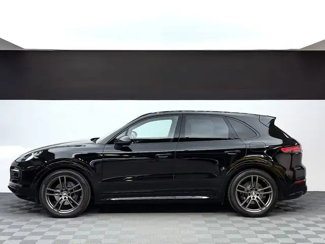 Porsche Cayenne view 5