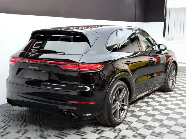 Porsche Cayenne view 4