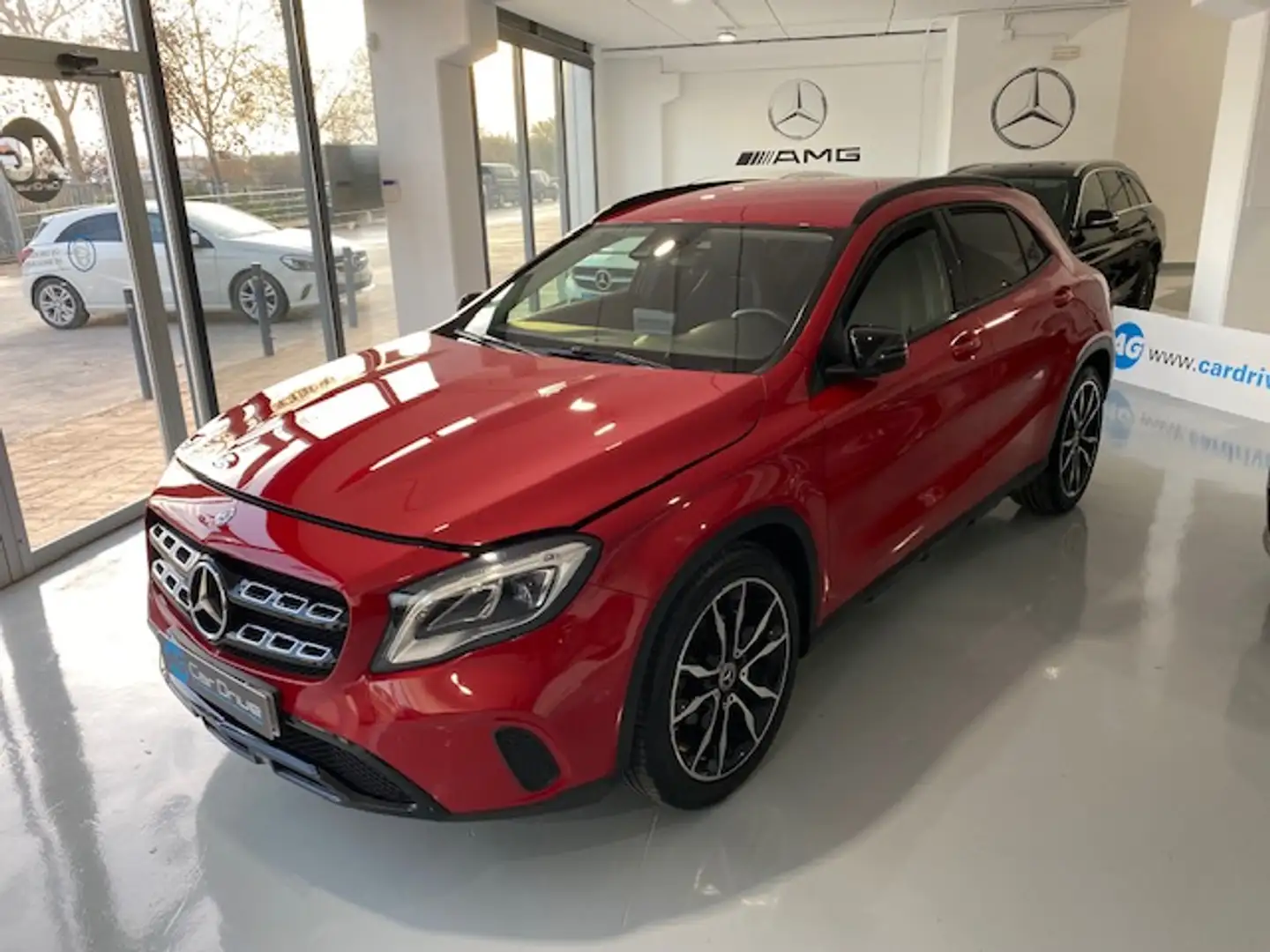 Mercedes-Benz GLA 200 200d Urban Rouge - 1