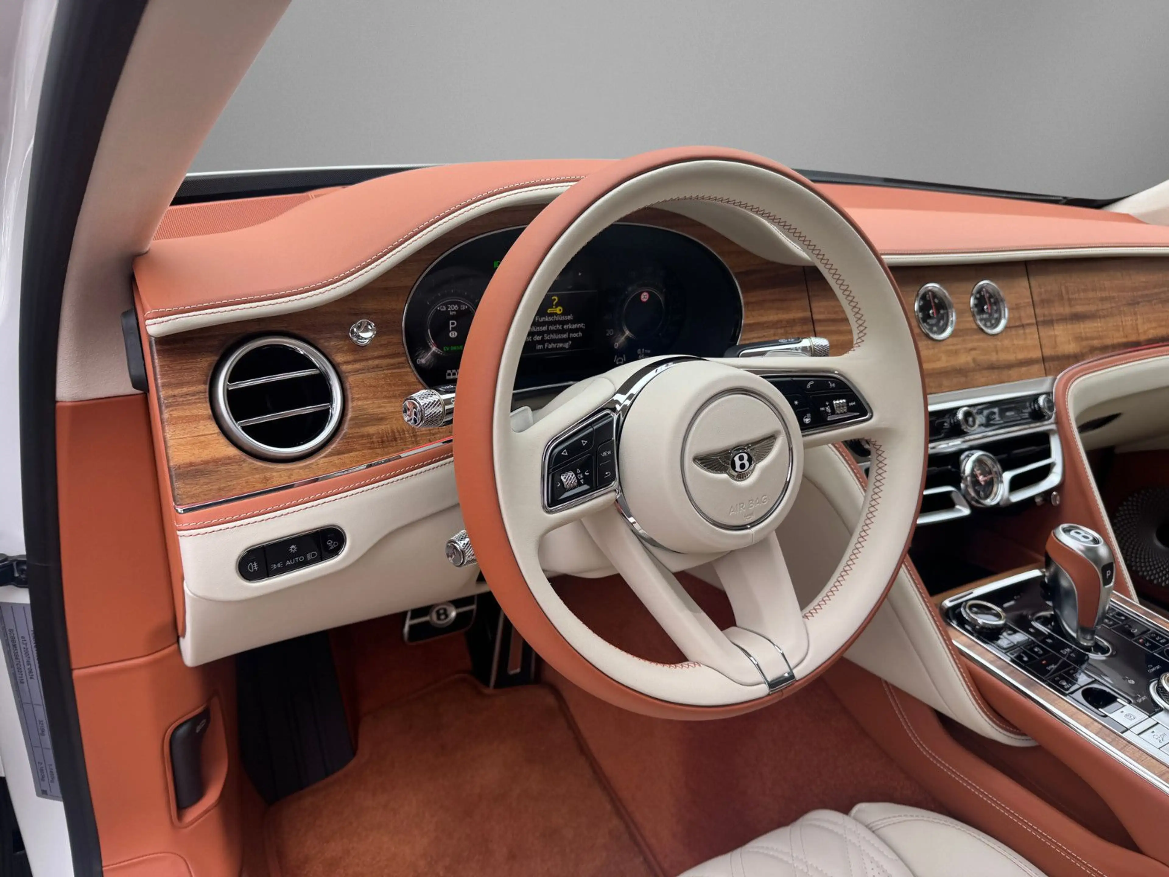 Bentley Flying Spur Azure V8 Hybrid MY-2026 — photo 11