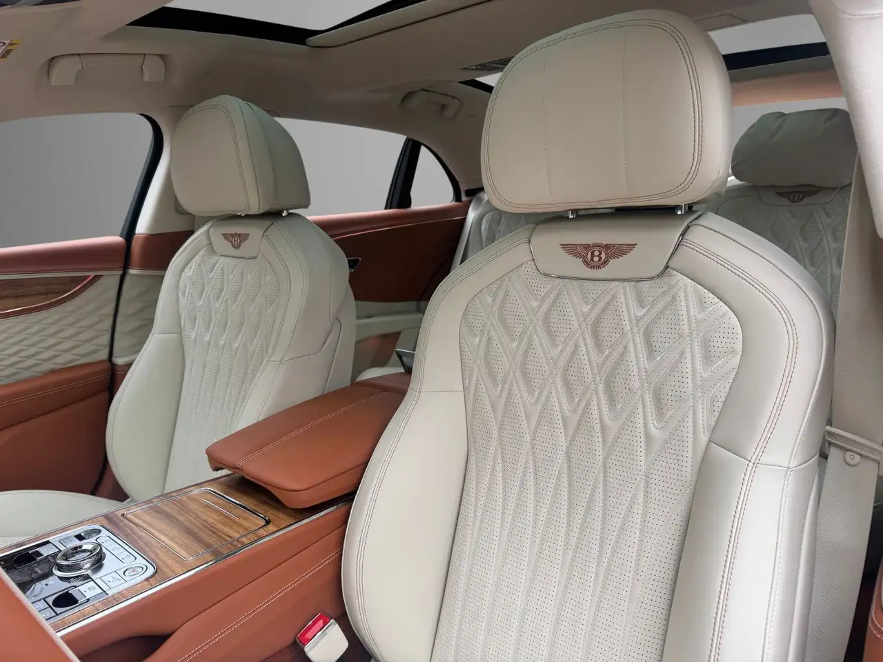 Bentley Flying Spur 2025 — фото 12