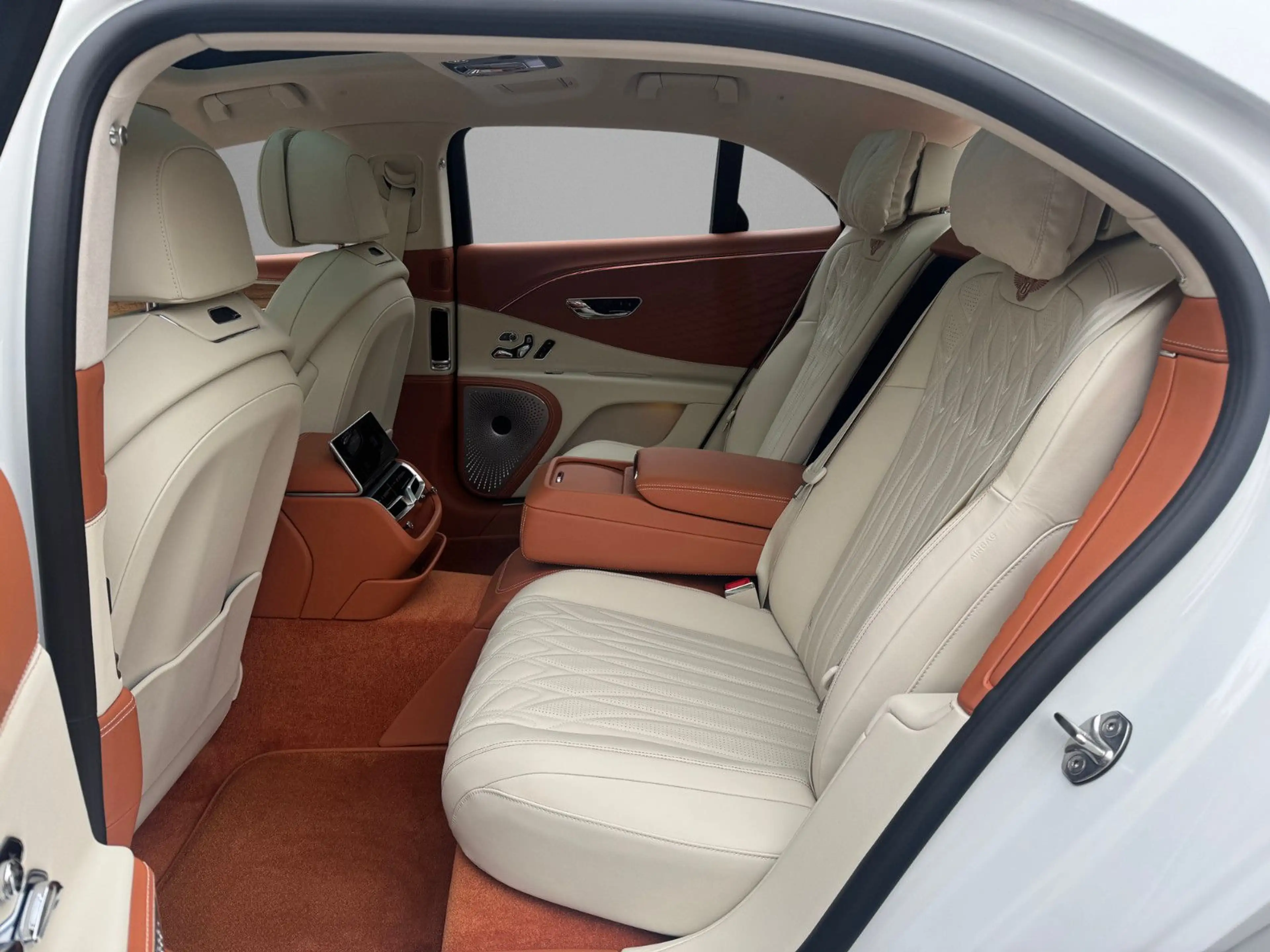 Bentley Flying Spur Azure V8 Hybrid MY-2026 — photo 13