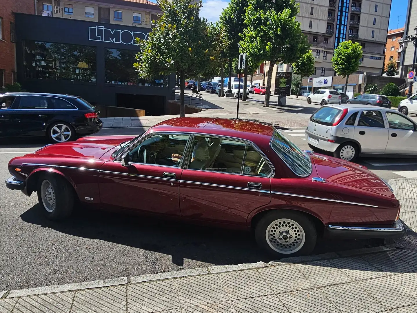 Jaguar XJ12 XJ12 Sovereign HE Sovereign HE Violett - 1