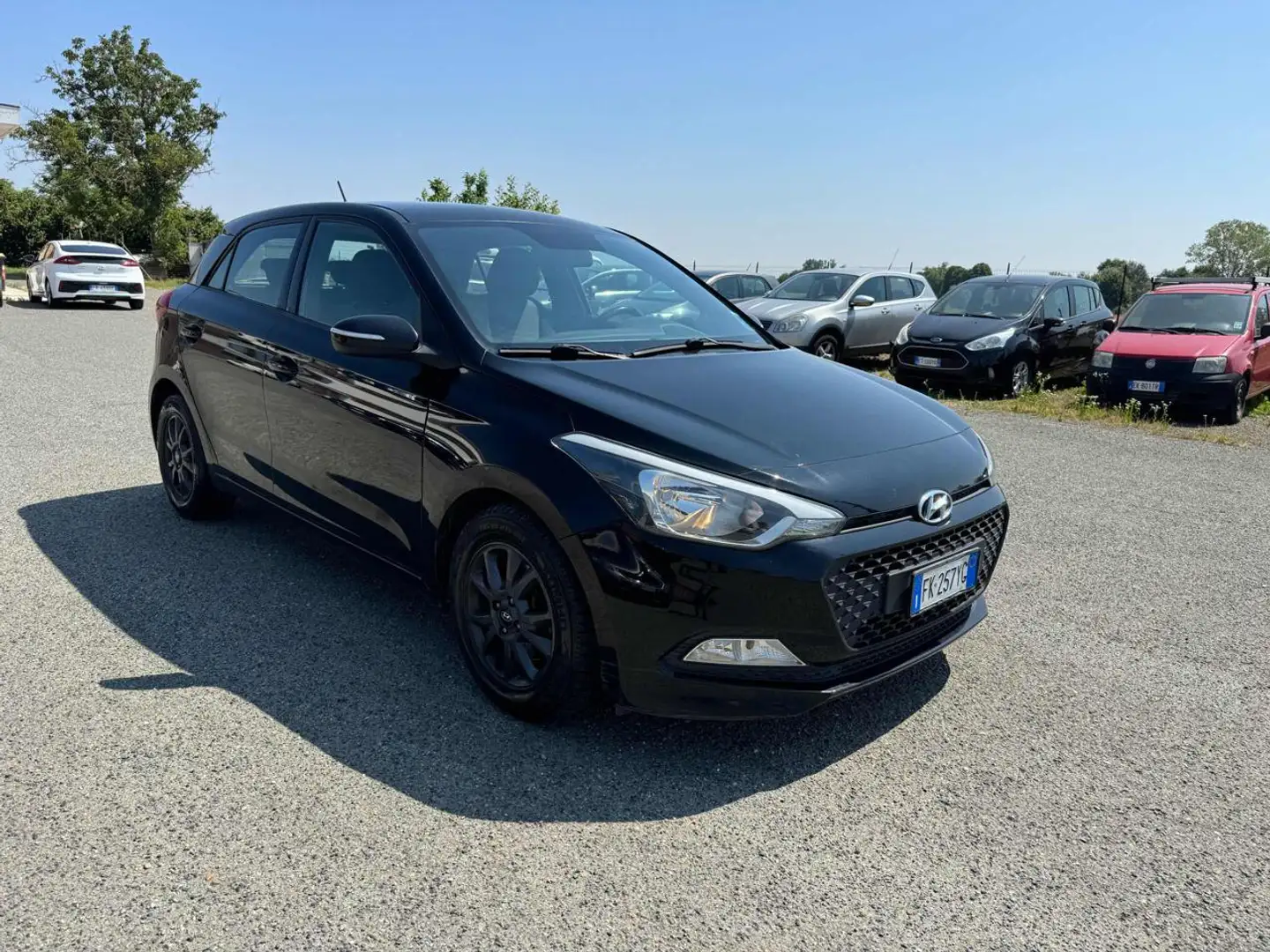 Hyundai i20 1.1 CRDi 12V 5 porte Blackline Nero - 2