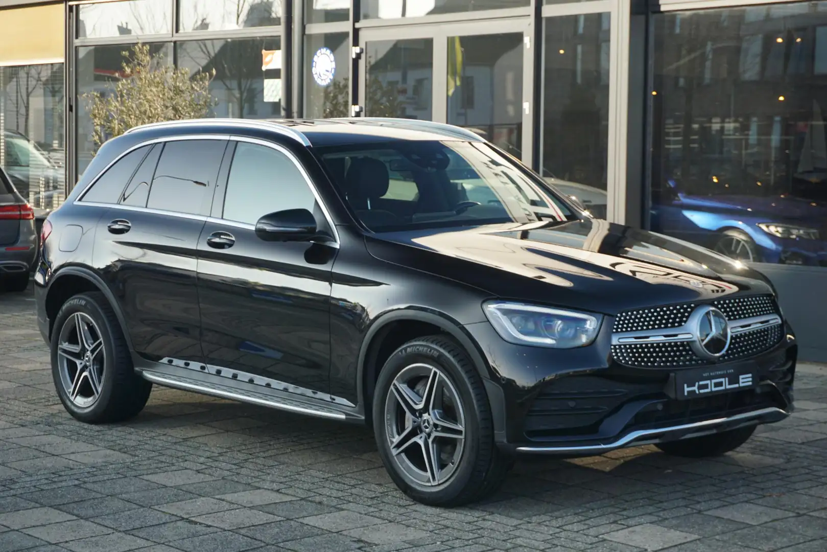 Mercedes-Benz GLC 300 300e 4MATIC Business Solution AMG | ACC | trekhaak Zwart - 1