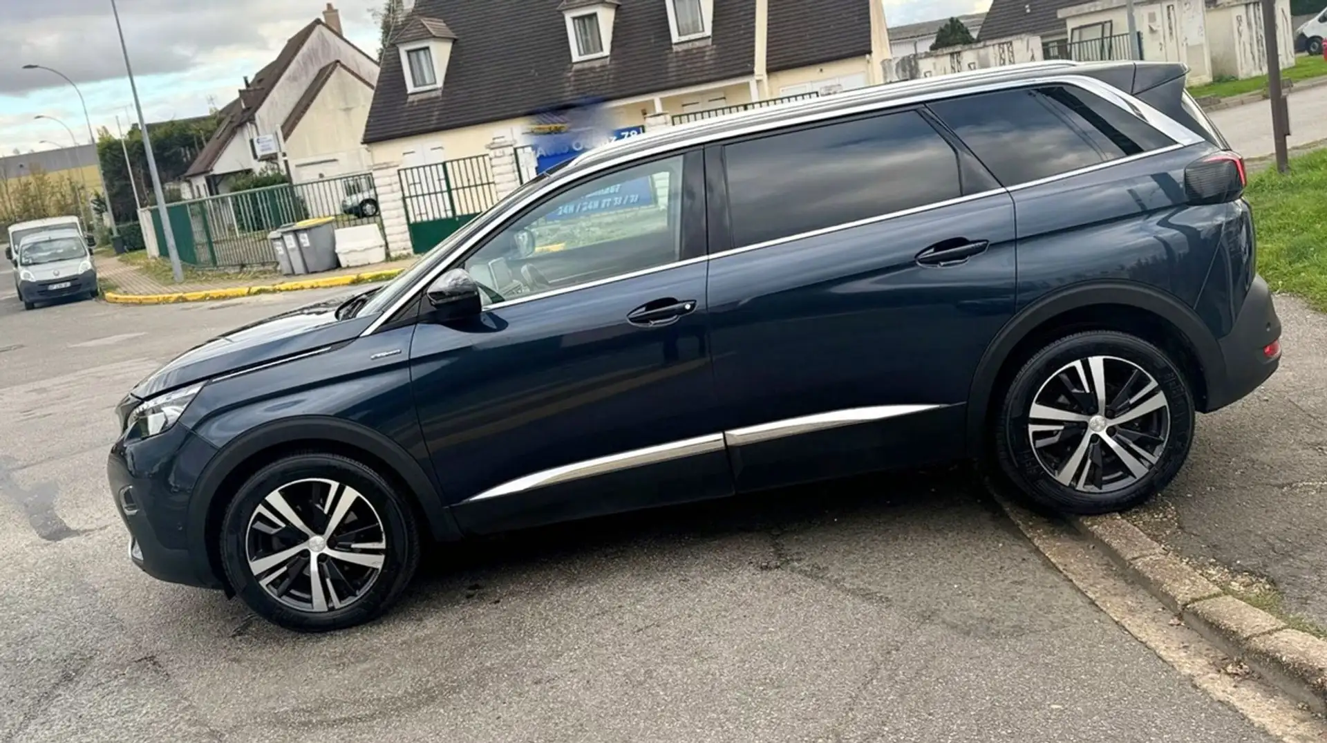 Peugeot 5008 GT Line 1.5 BLUEHDi 130CV BVA8 12500HT ENTRETIEN A JOUR TBEG Blau - 2