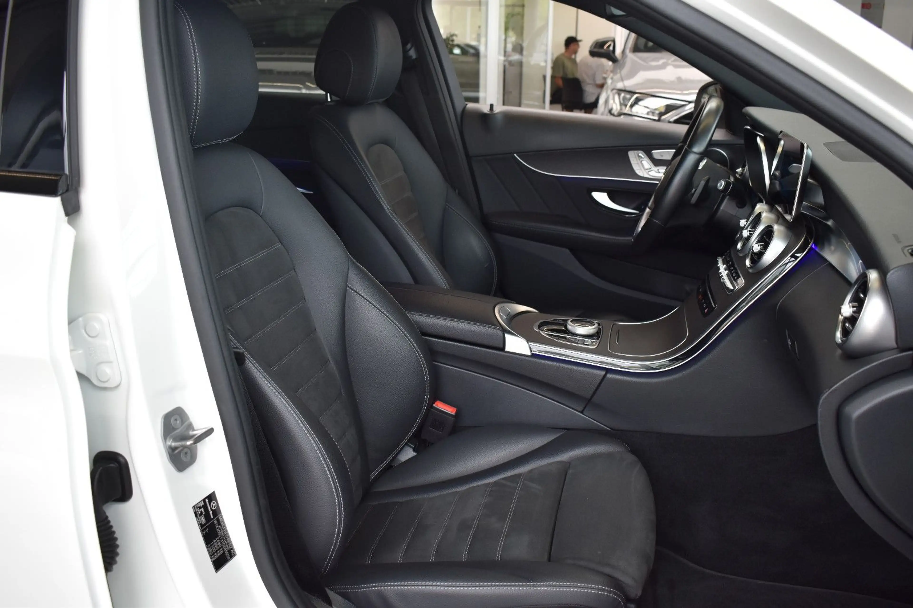 Mercedes-Benz C 300 de T 9G-tronic AMG Line Multibeam~WideS~HUD — photo 8