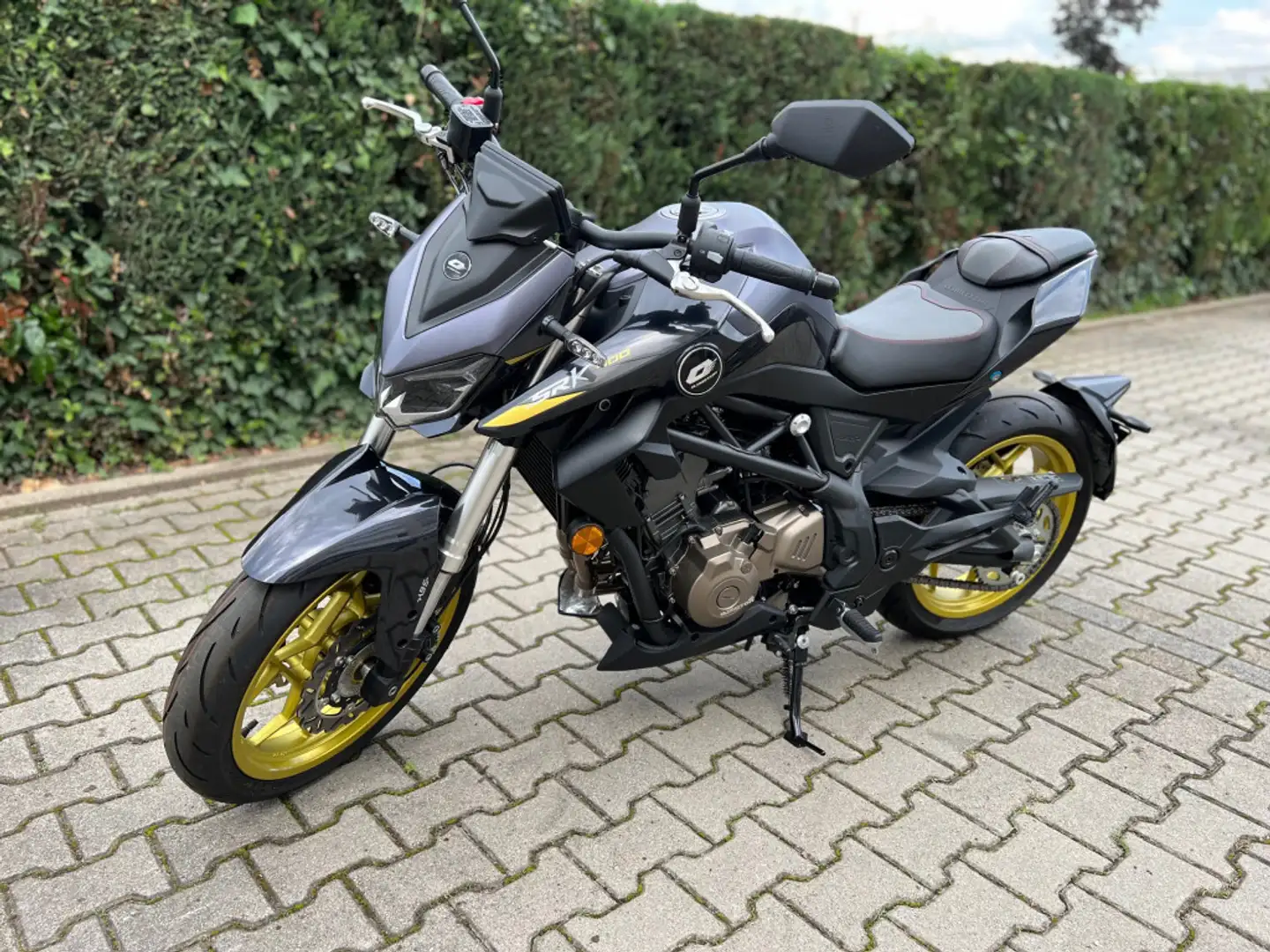 QJ Motor SRK 400 Naked Bike, *Sofort*, LED, 3J. Garantie Zwart - 2