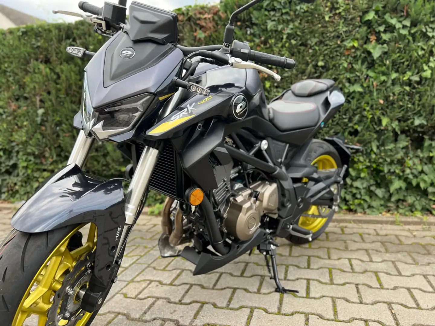 QJ Motor SRK 400 Naked Bike, *Sofort*, LED, 3J. Garantie Nero - 1