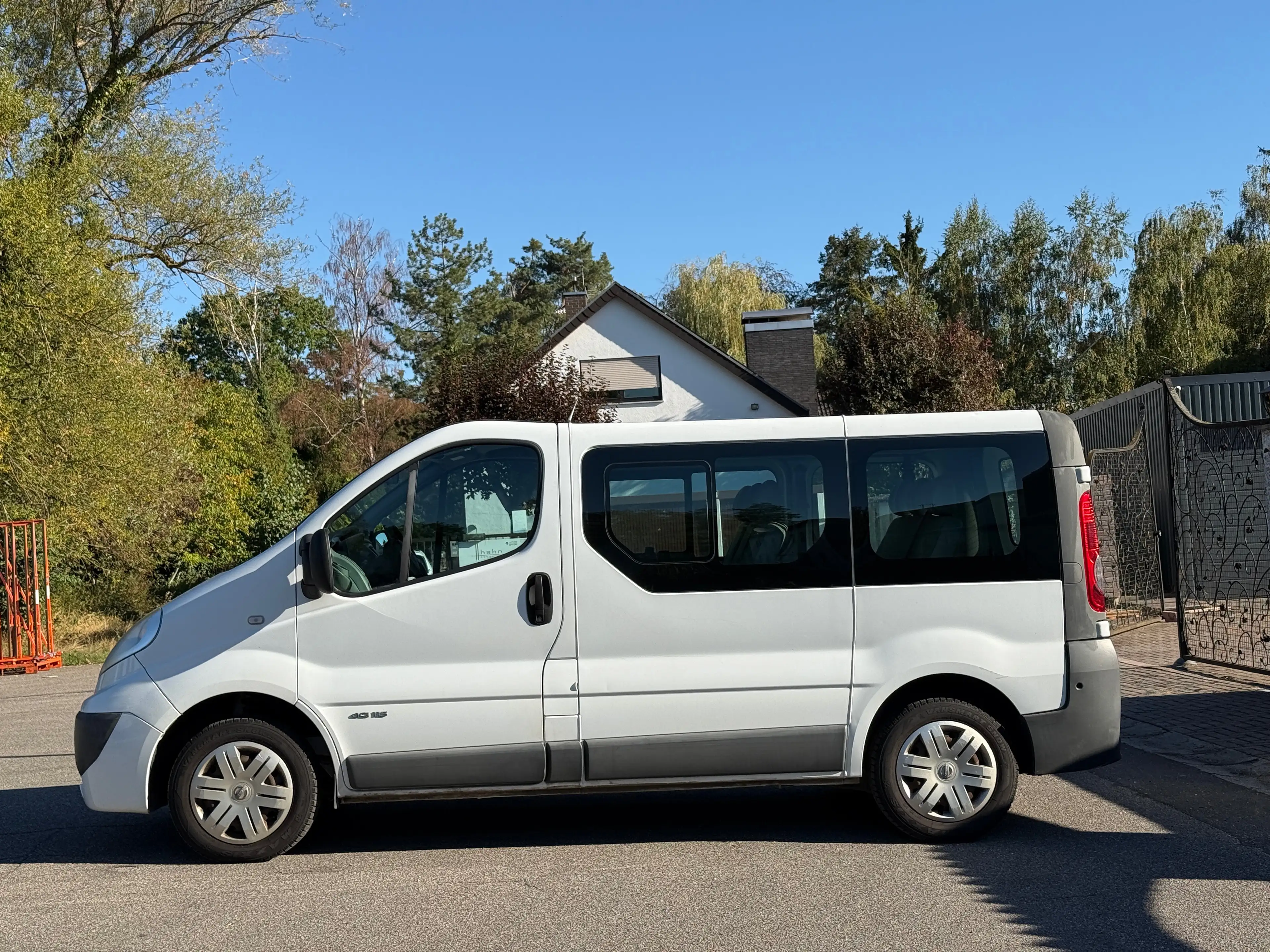 Nissan Primastar Kombi L1H1 2.7t (9 Sitze) — photo 7
