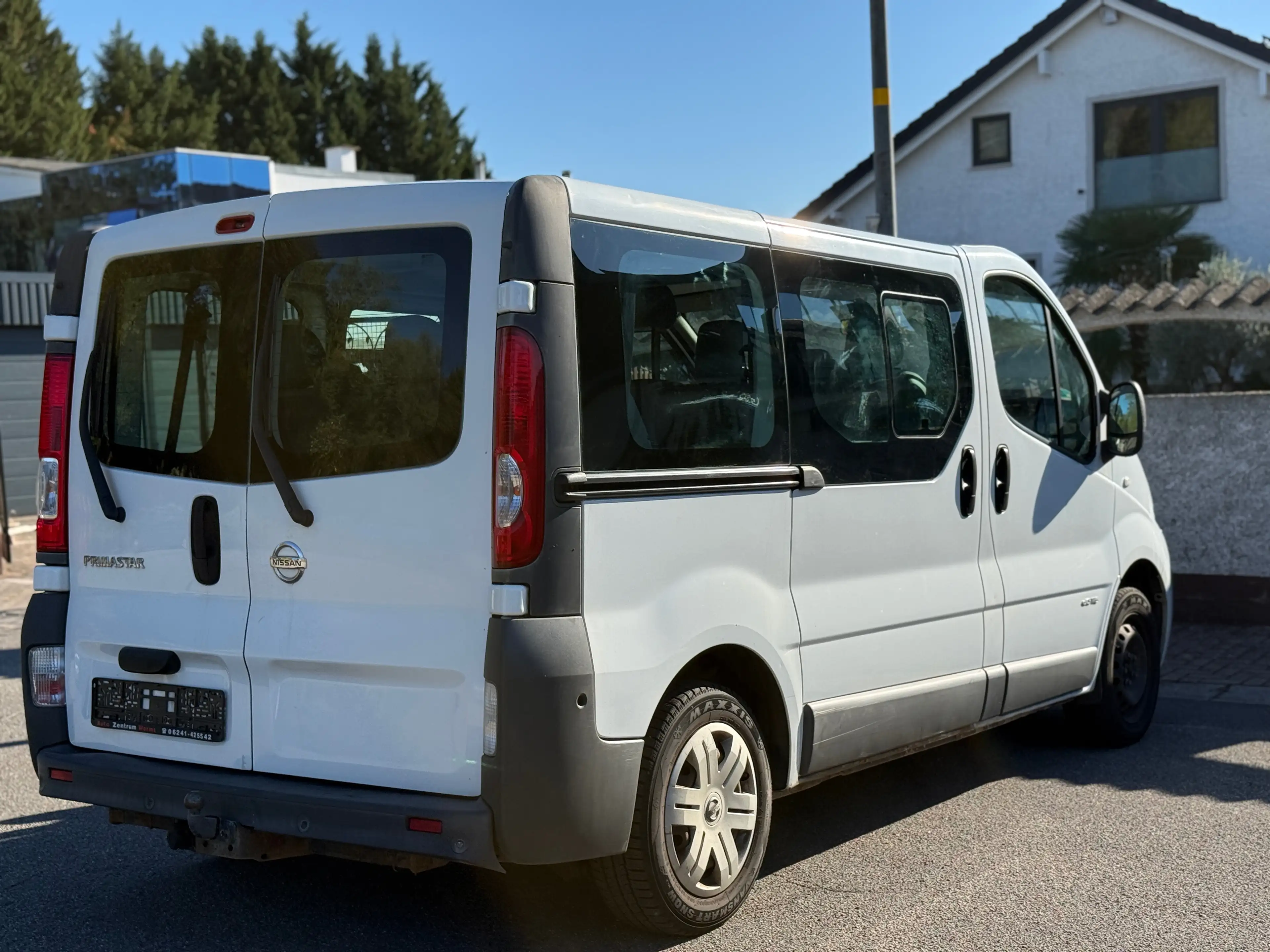 Nissan Primastar Kombi L1H1 2.7t (9 Sitze) — photo 10