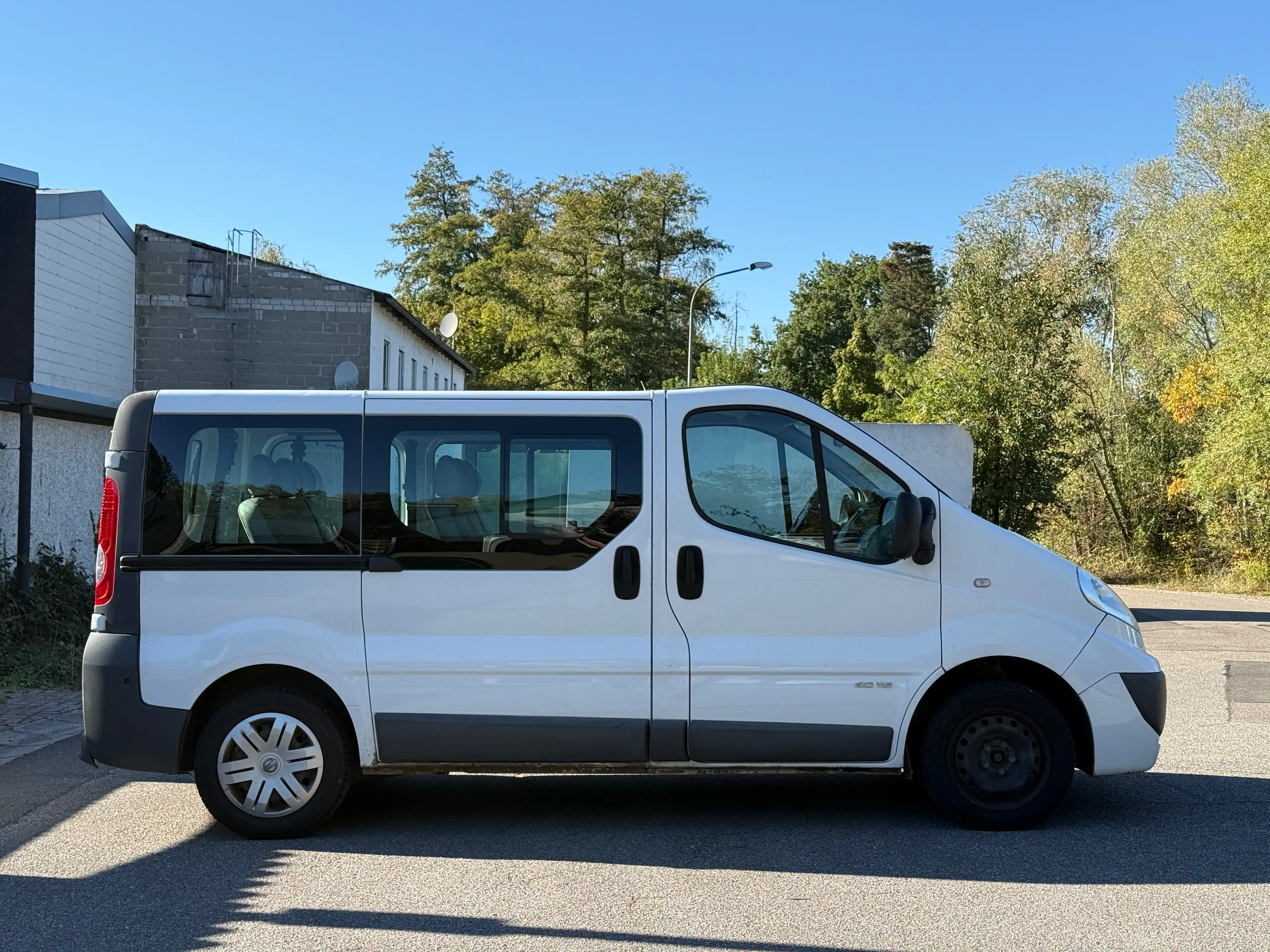 Nissan Primastar Kombi L1H1 2.7t (9 Sitze) — photo 5