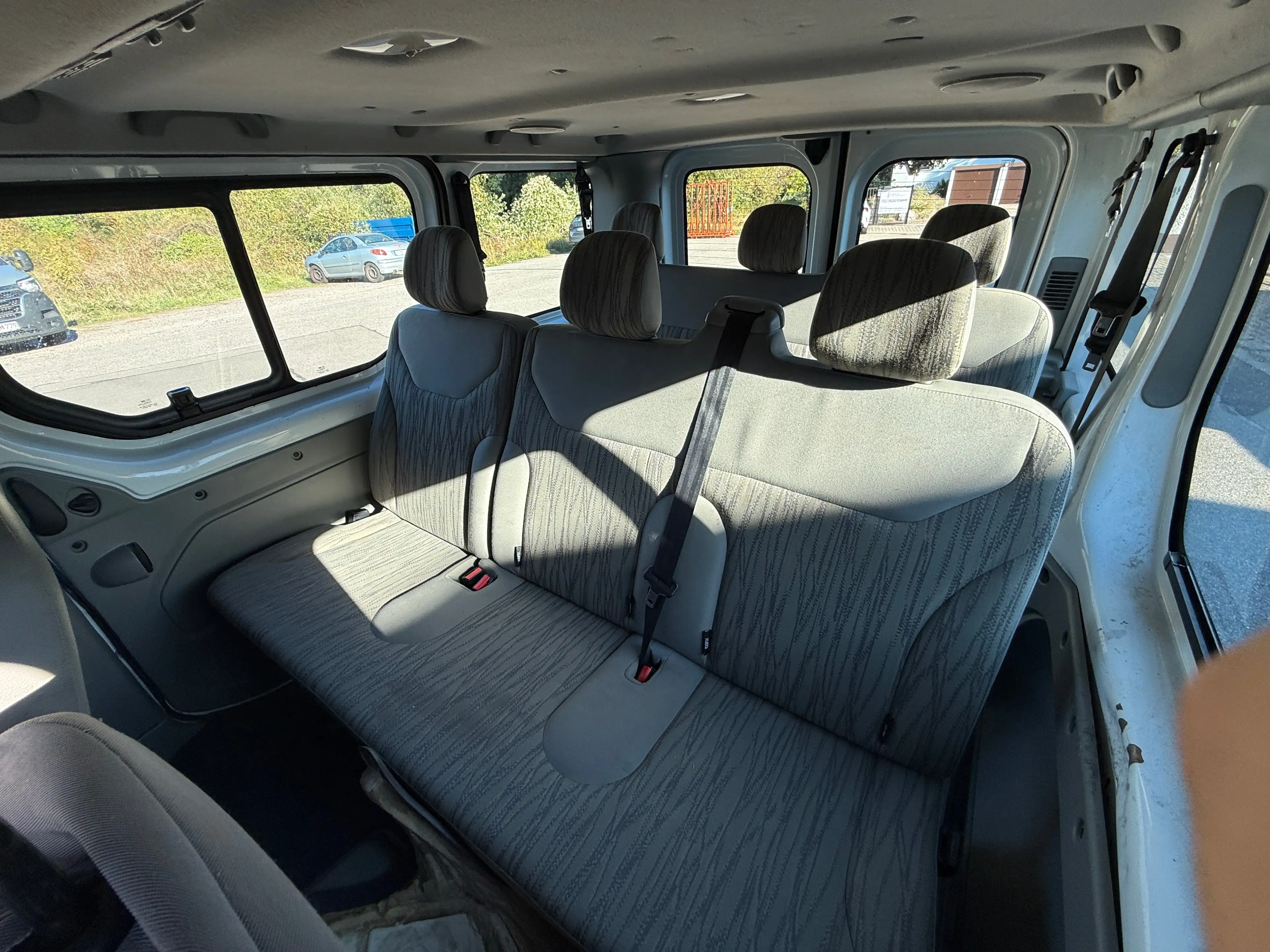 Nissan Primastar Kombi L1H1 2.7t (9 Sitze) — photo 13