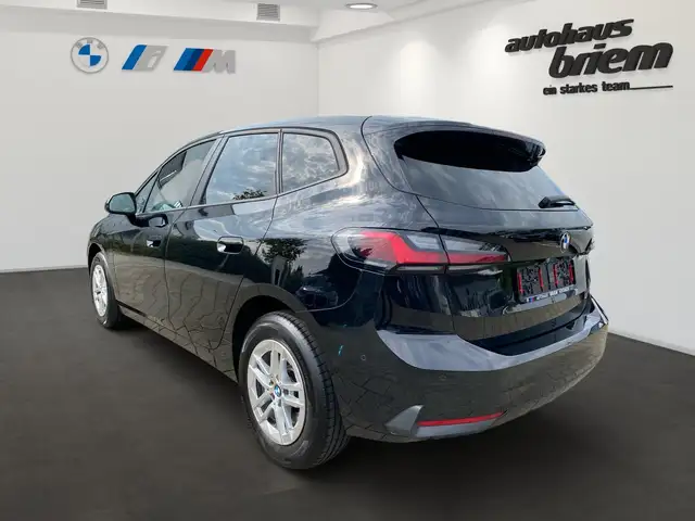 BMW 2 Series view 4