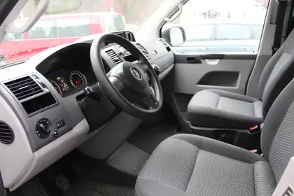 Annonce voiture d'occasion Volkswagen T5 Kombi - CARADIZE