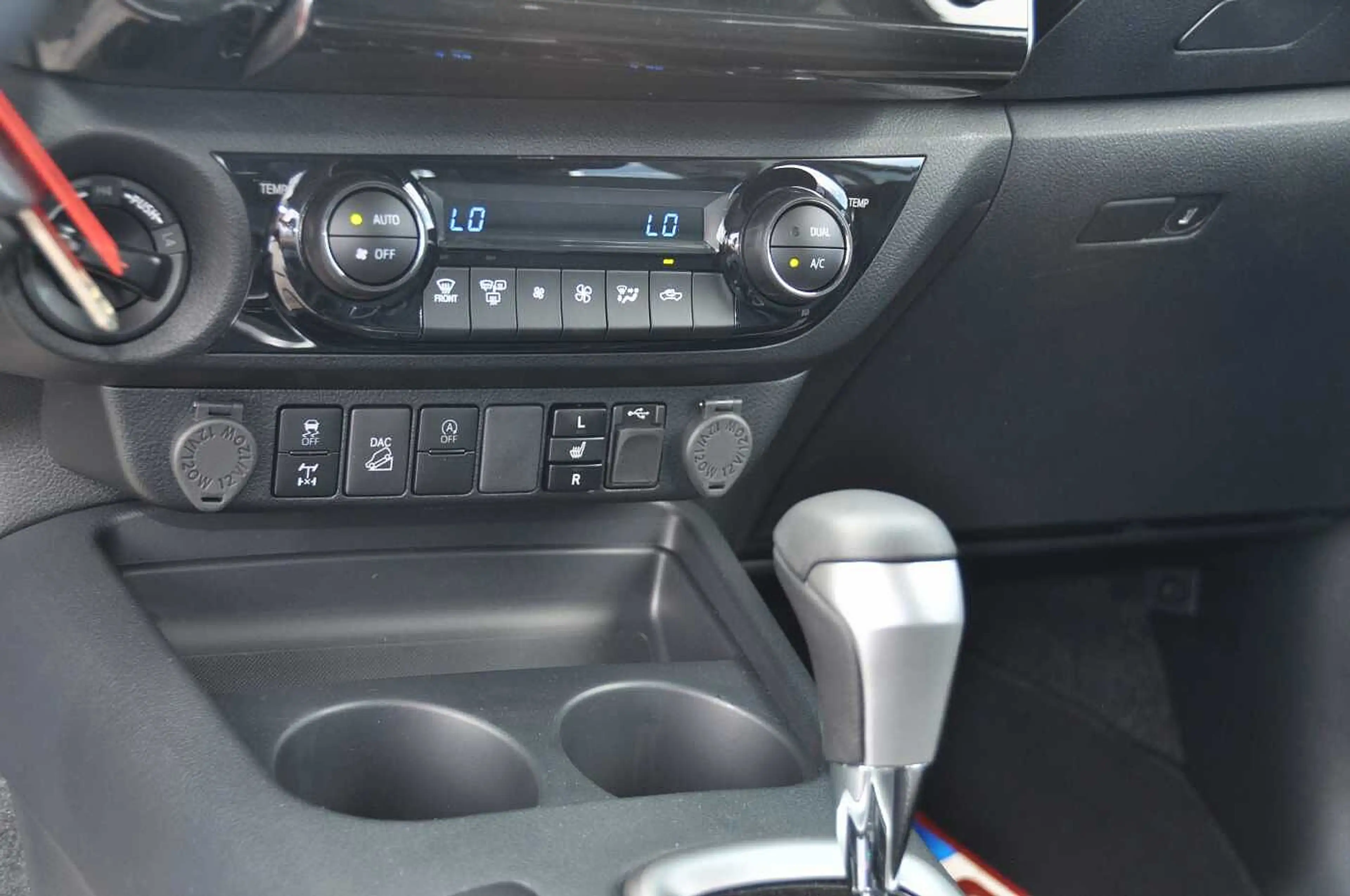 Toyota Hilux ExtraCab Nestle Offroad AHK*Rostschutz — photo 12