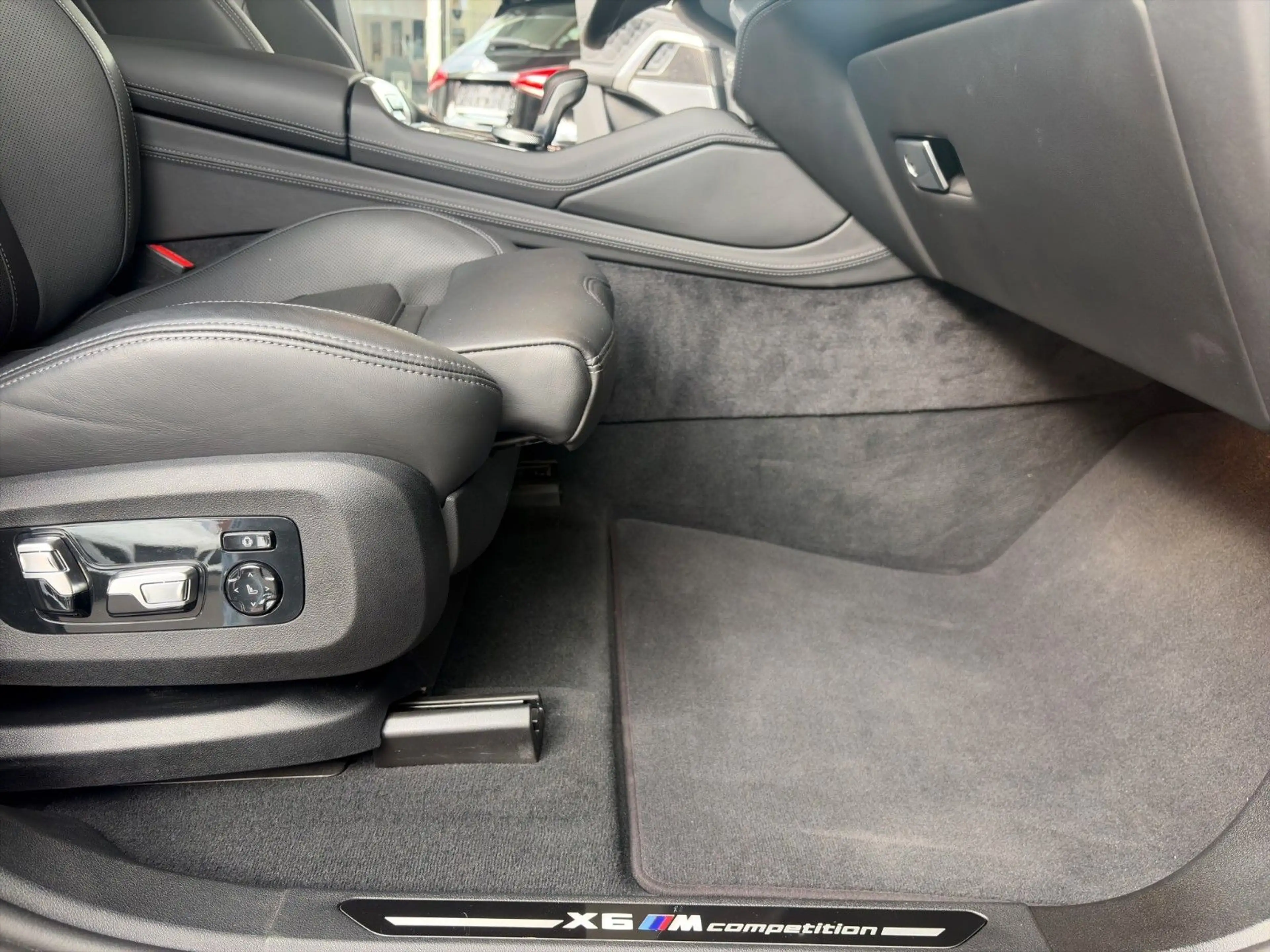BMW X6 M Competition B&W Drivers Pack Sky Lounge — photo 14