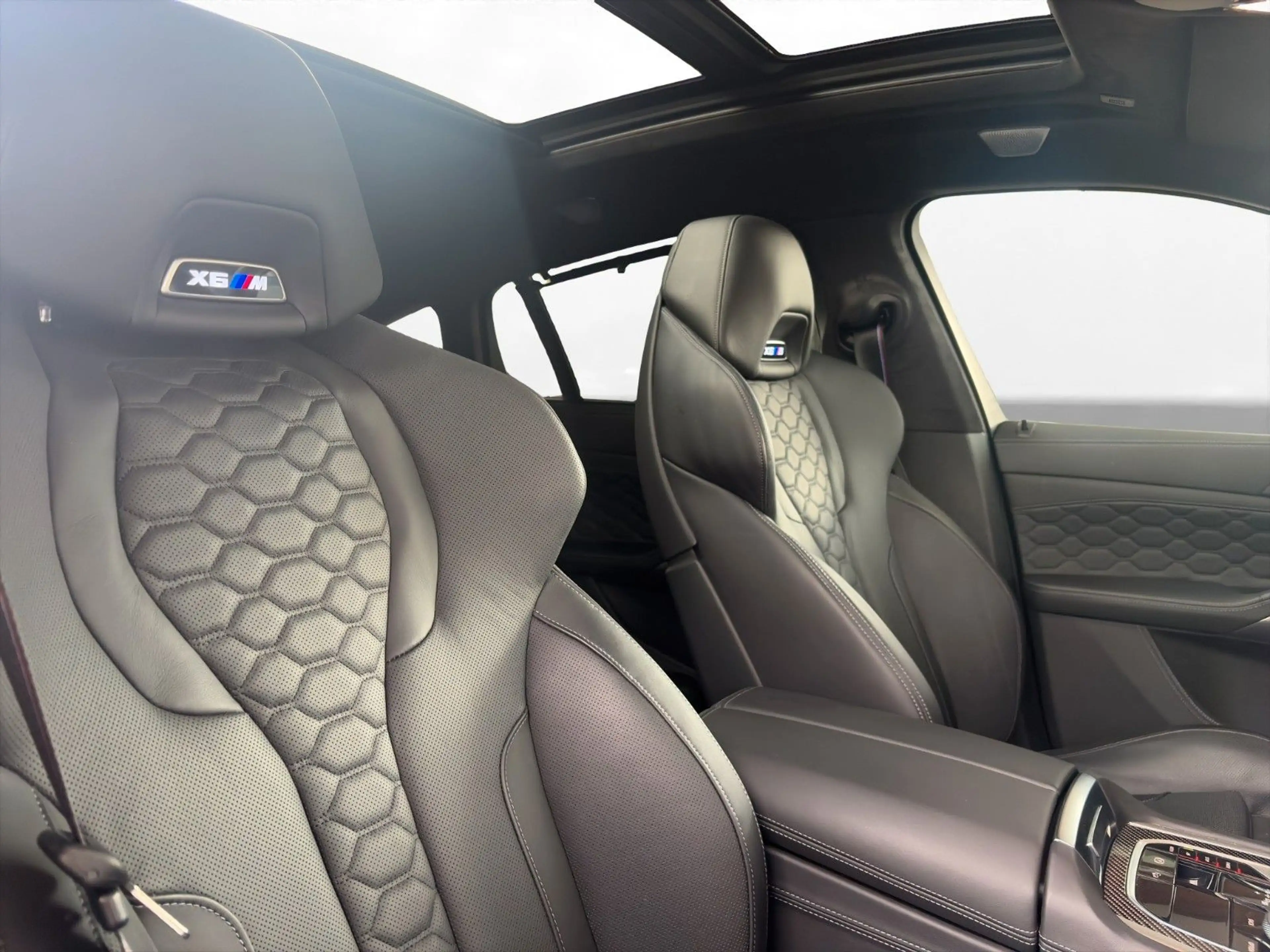 BMW X6 M Competition B&W Drivers Pack Sky Lounge — photo 10