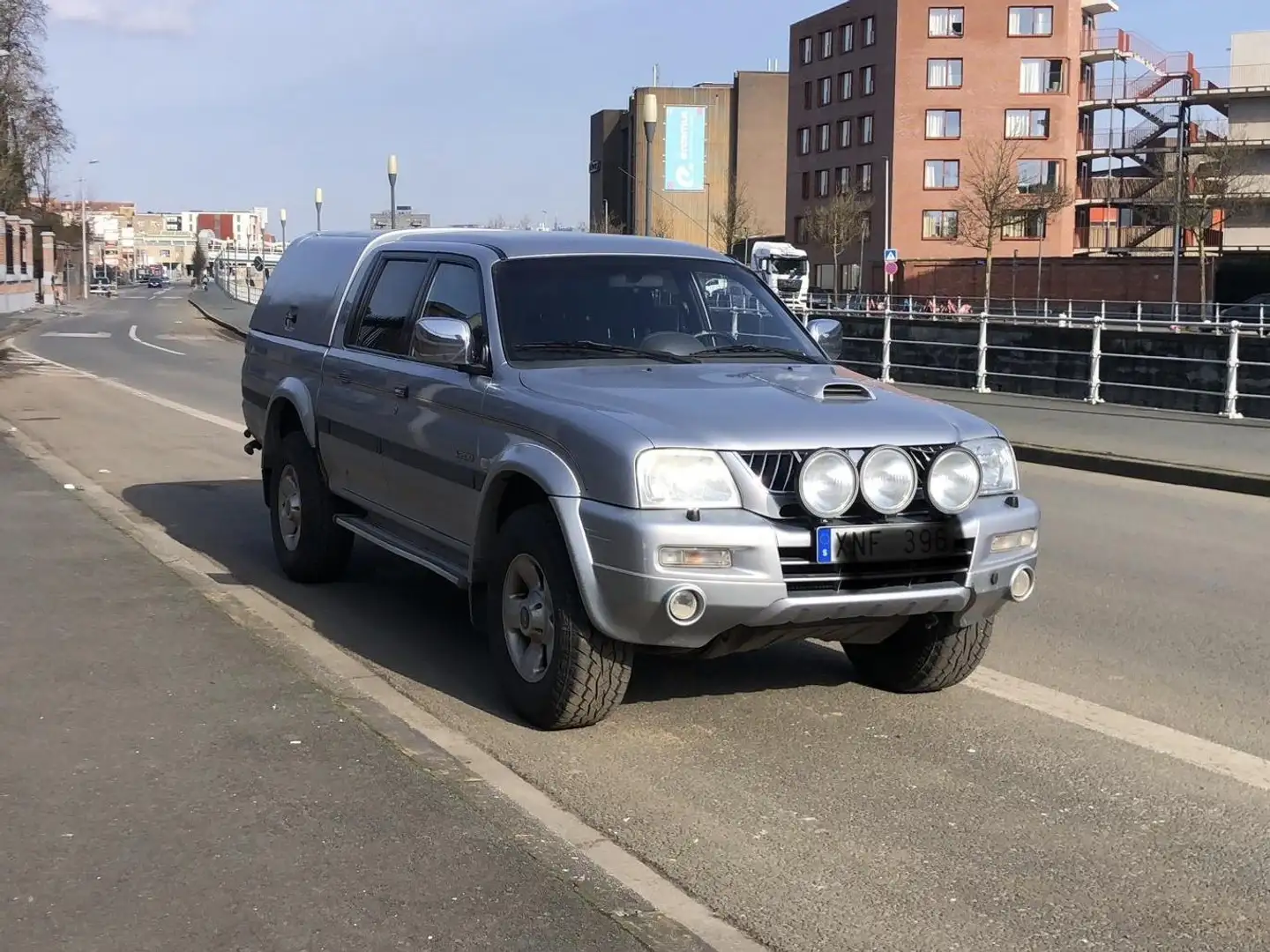 Mitsubishi L200 2.5 Turbo int. Canyon 4WD Grau - 1