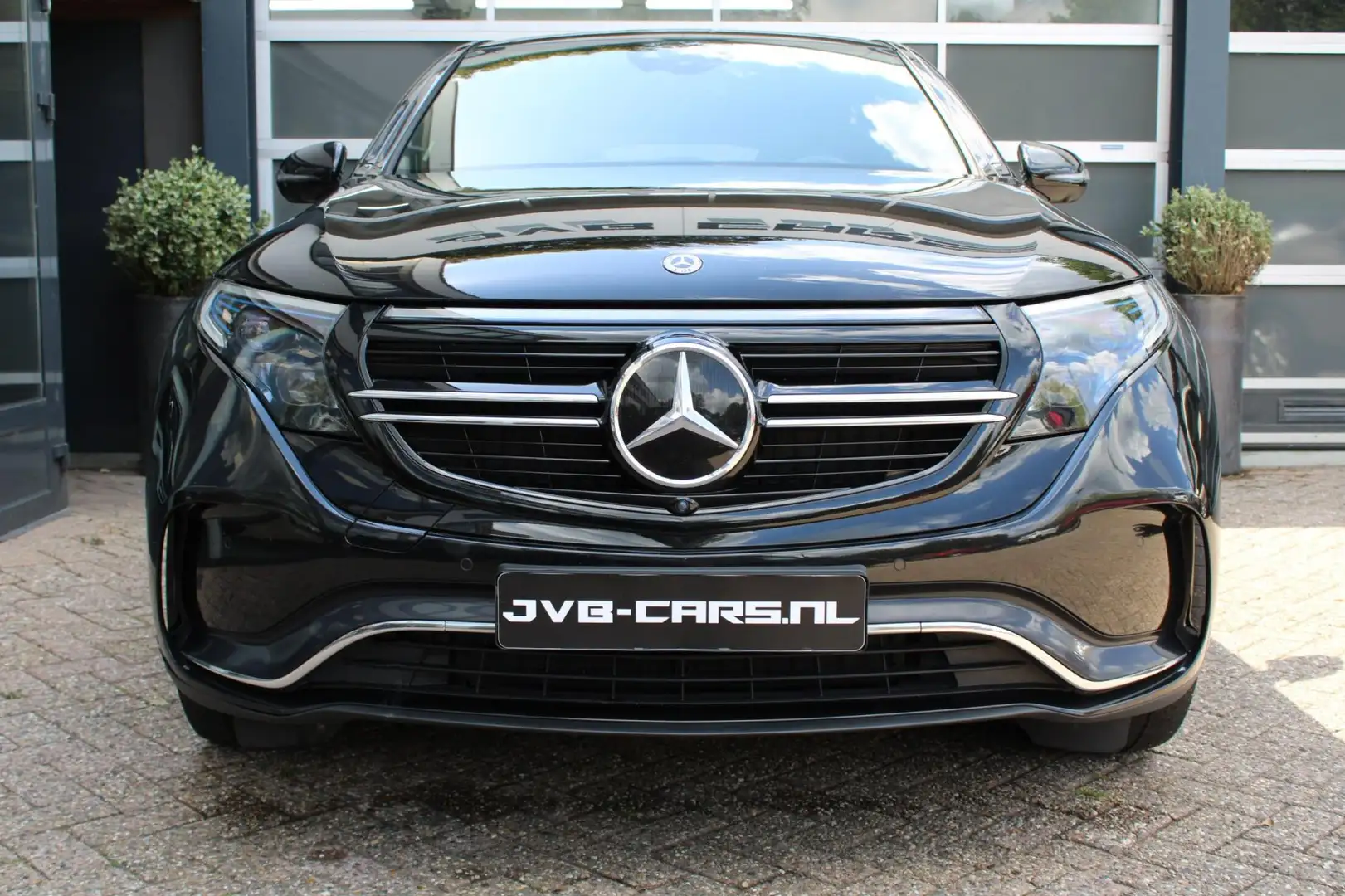 Mercedes-Benz EQC 400 4MATIC Business Solution AMG 80 kWh Zwart - 2