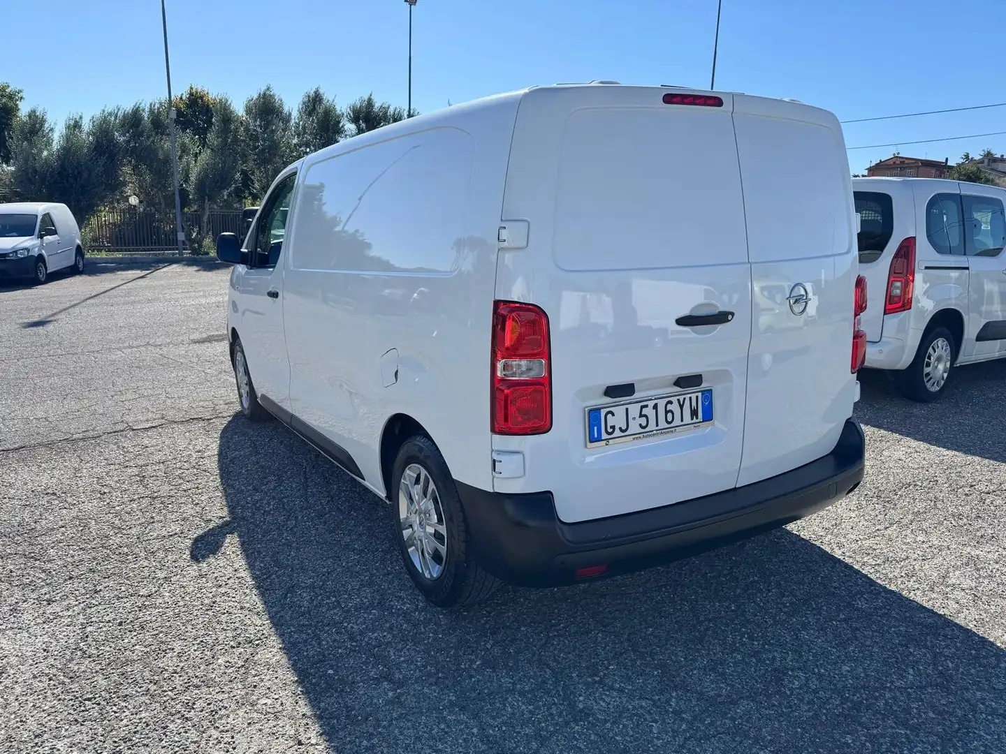 Opel Vivaro Vivaro 1.5 Diesel 120CV S&S PL-TN M Furgone Essent Blanc - 2