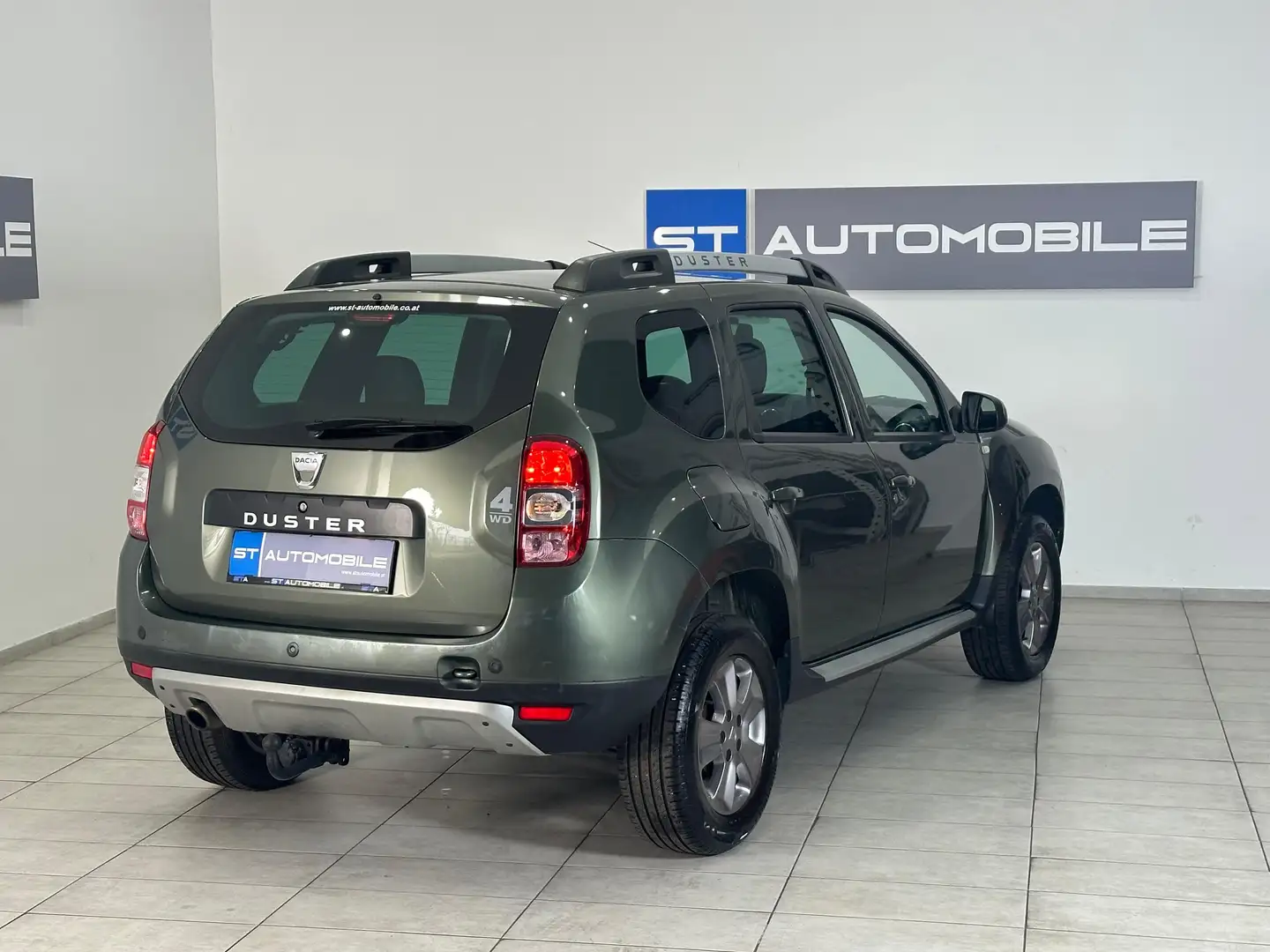 Dacia Duster 1.5 dCi Supreme 4x4 // AHK // SITZHEIZUNG // Grün - 2