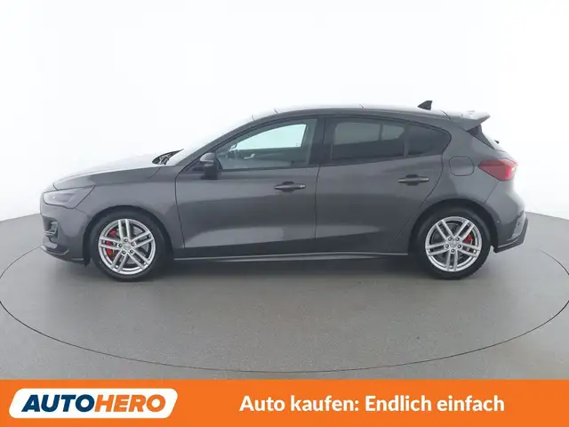Ford Focus view 3