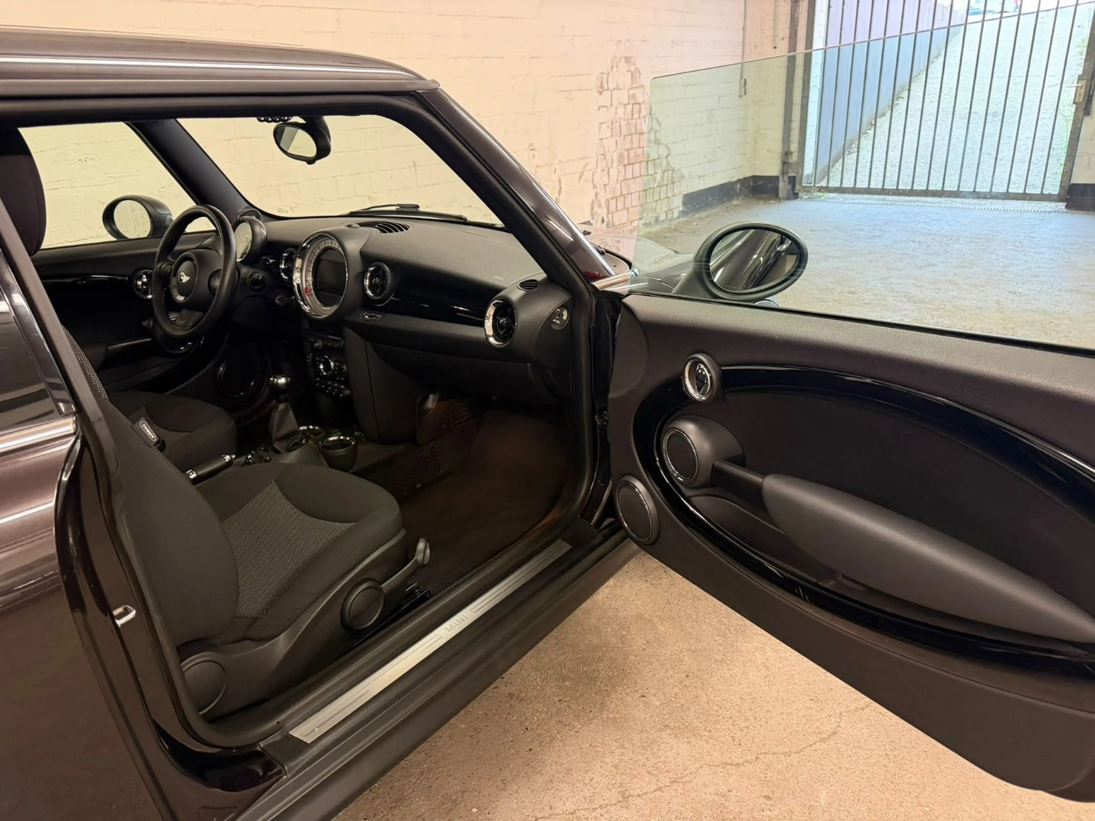 MINI One Mini One , Navi, Panorama , Harman Kardon — photo 12
