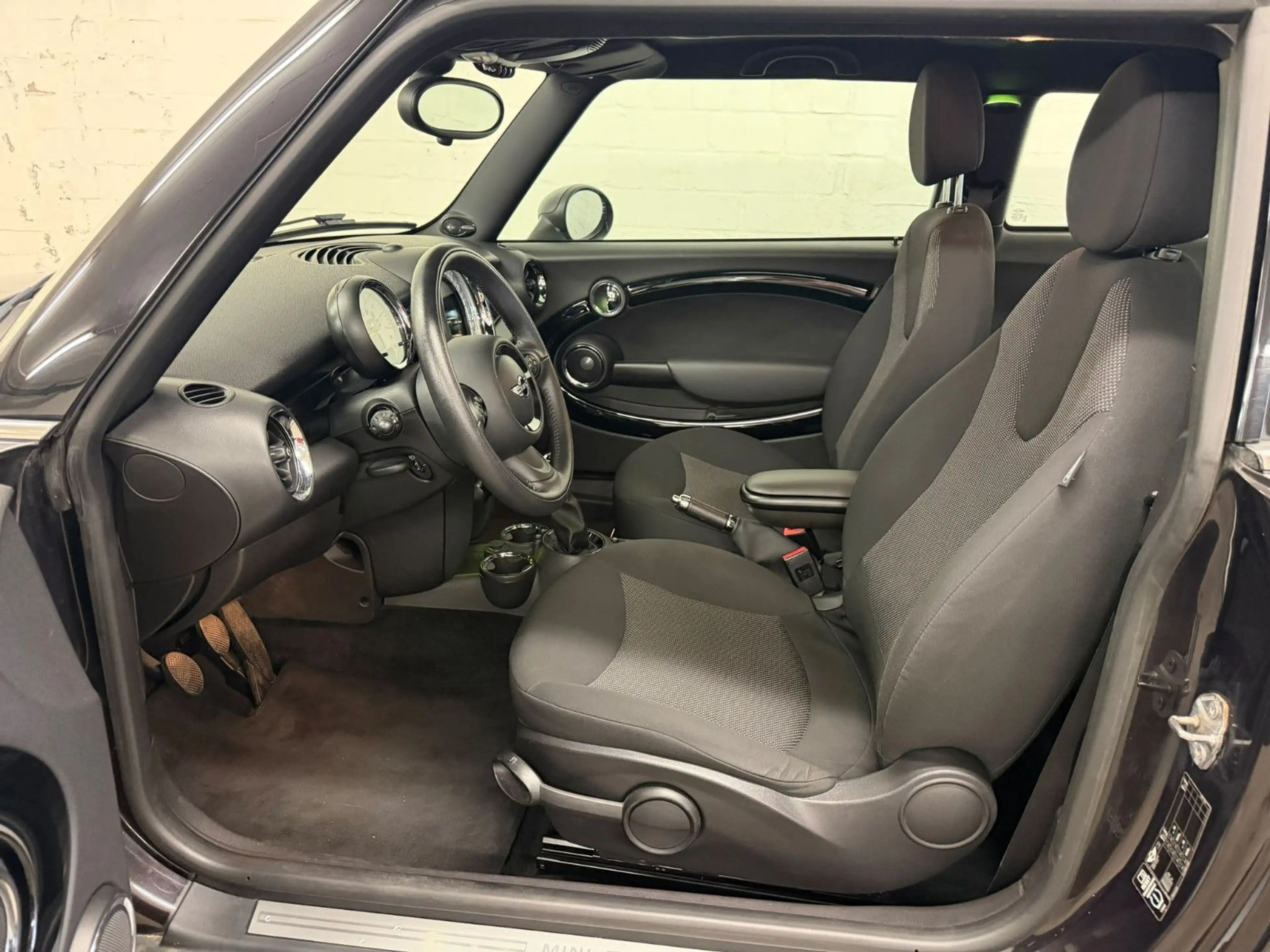 MINI One Mini One , Navi, Panorama , Harman Kardon — photo 8