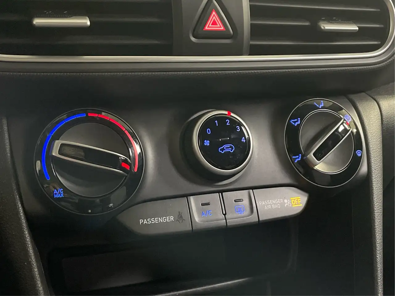 Hyundai KONA снимка Hyundai KONA