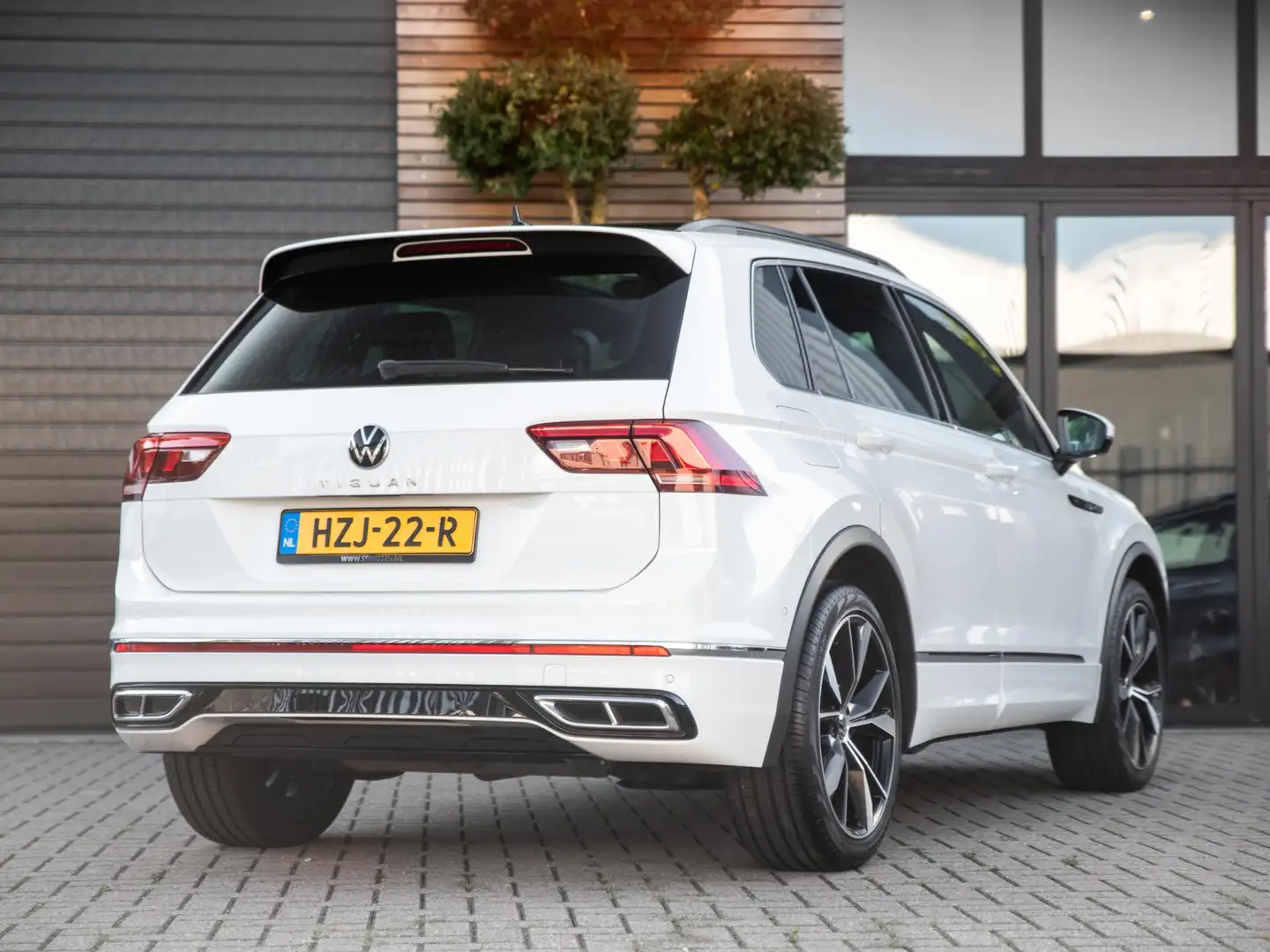 Volkswagen Tiguan 1.5 TSI R-Line / Panoramadak / IQ Light / Adaptive Blanc - 2