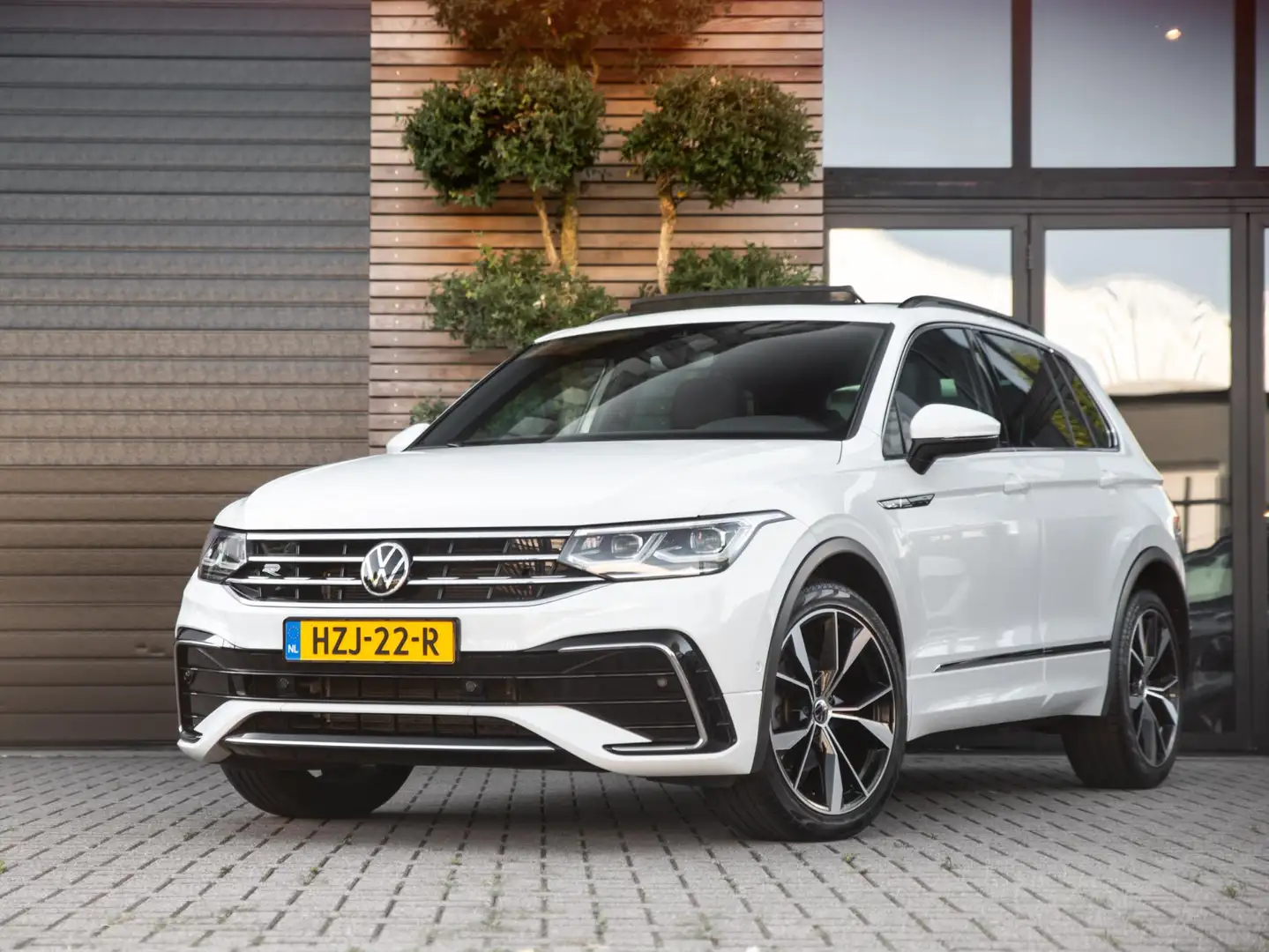 Volkswagen Tiguan 1.5 TSI R-Line / Panoramadak / IQ Light / Adaptive Blanc - 1