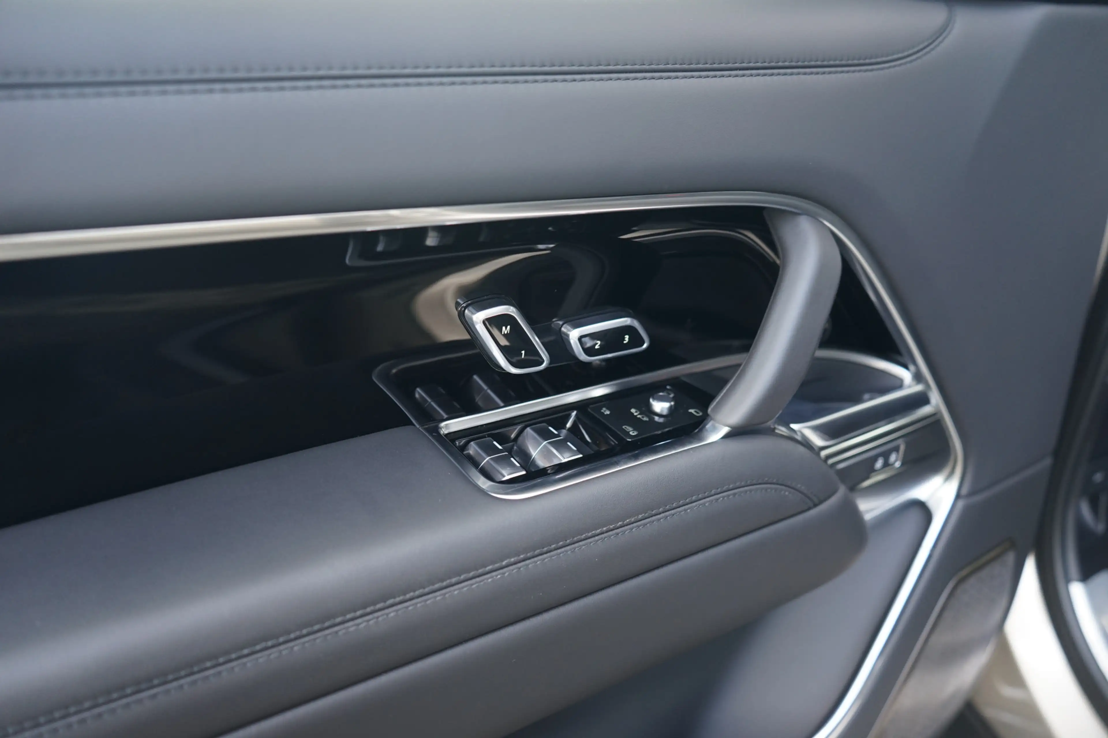 Land Rover Range Rover 3.0 P550e Autobiography PHEV | Elektrische treepla — photo 15