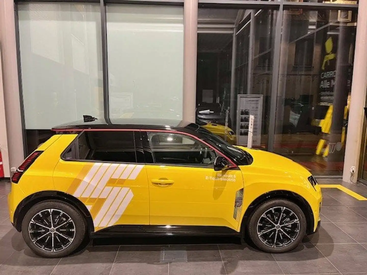 Renault R 5 Iconic Cinq 150HP Comf Range*DEMO*FULL OPT*Gar Jaune - 2