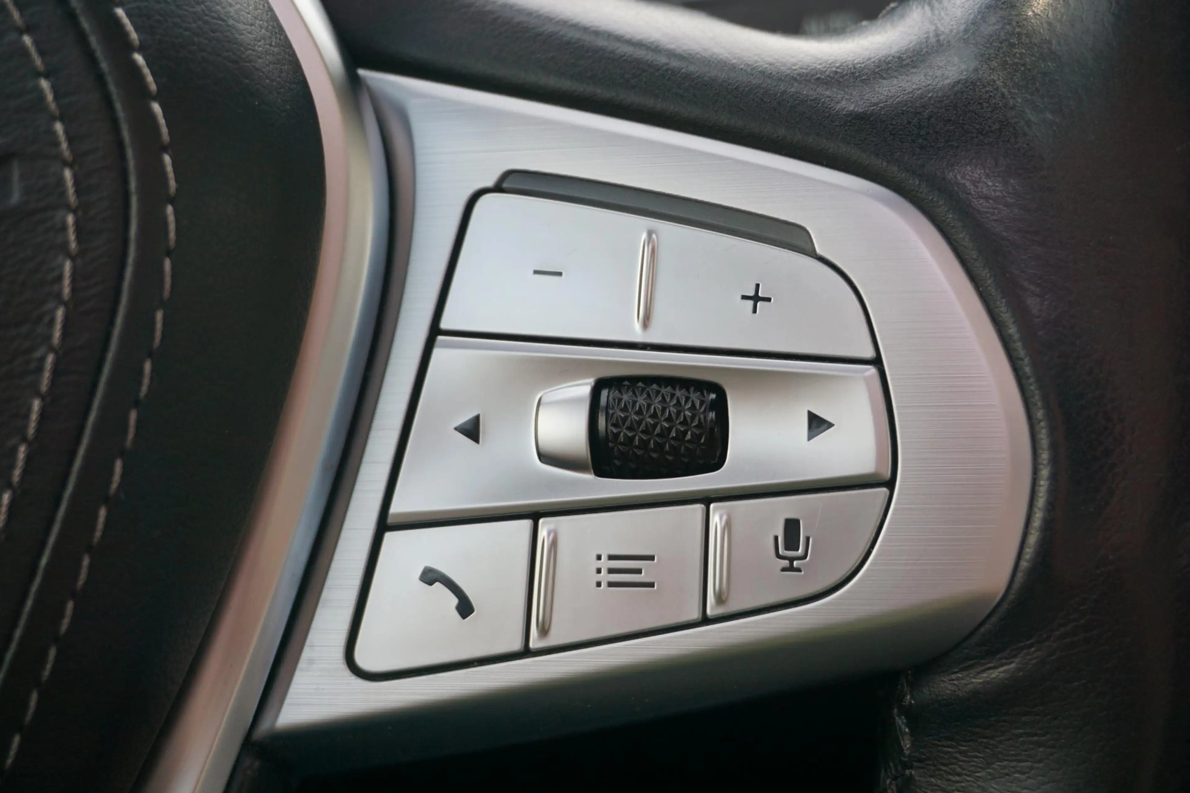 BMW 745 7-serie 745e High Executive | 89% Soh | Bowers & W — photo 15