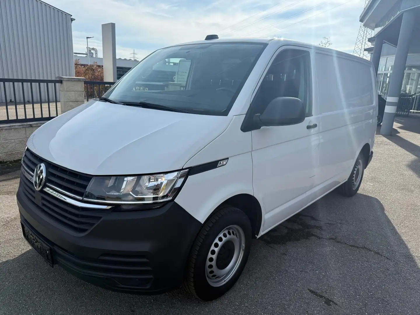 Volkswagen T6.1 Transporter 2,0TDI DSG / Navi / PDC / Tempomat Weiß - 1