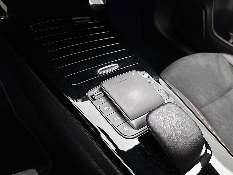 Mercedes-Benz A 250 e Business Solution AMG Limited Panoramadak | AMG — photo 12