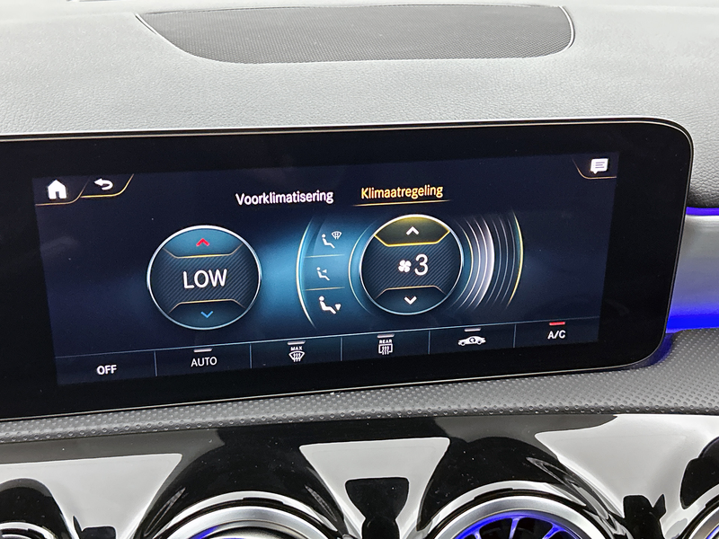 Mercedes-Benz A 250 e Business Solution AMG Limited Panoramadak | AMG — photo 11