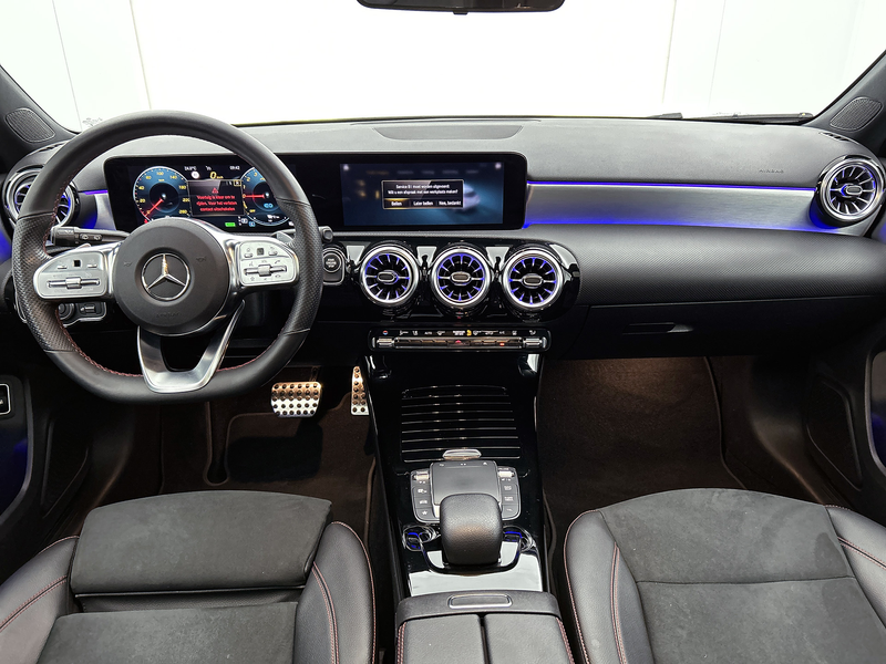 Mercedes-Benz A 250 e Business Solution AMG Limited Panoramadak | AMG — photo 5