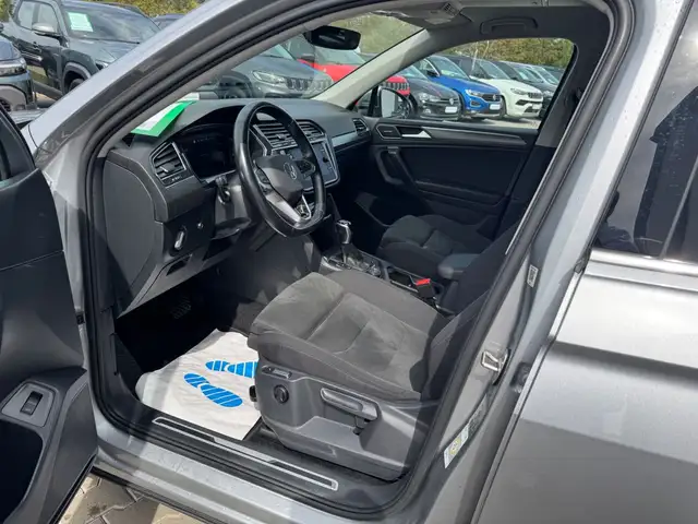 Volkswagen Tiguan Allspace view 9